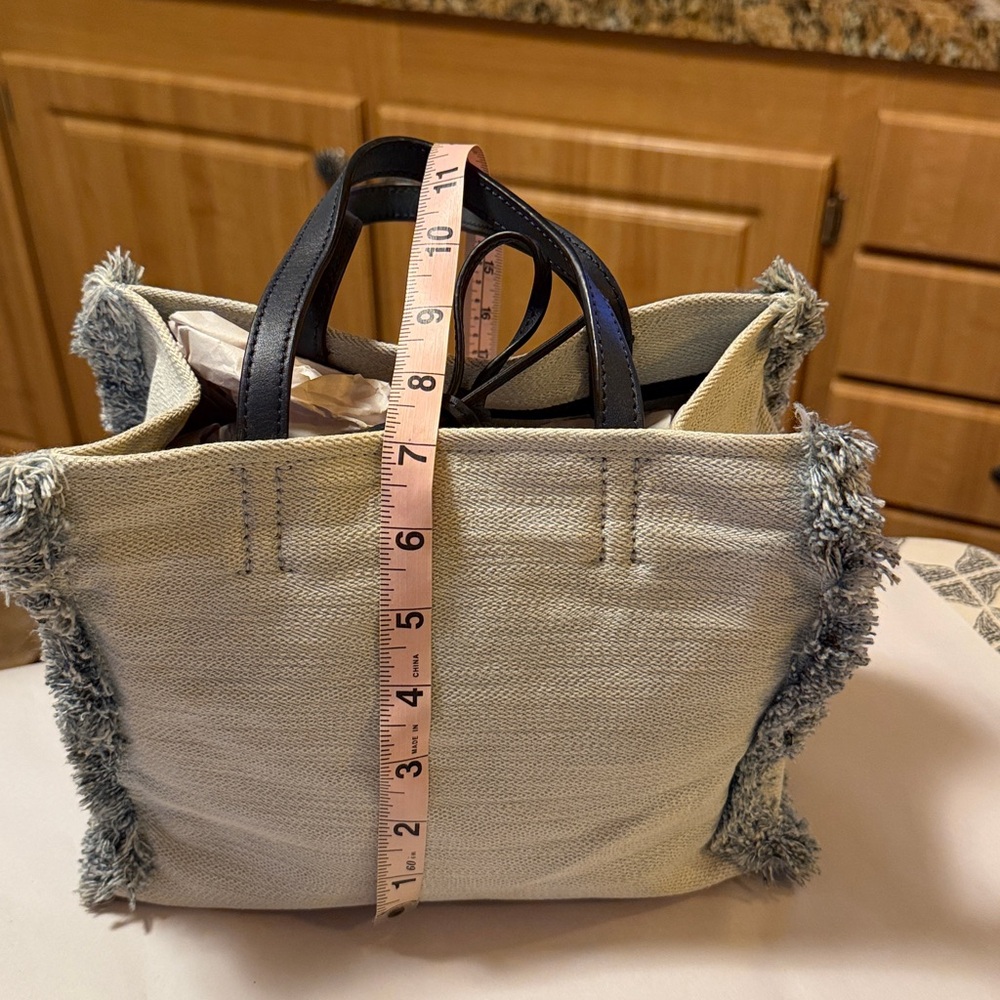 Kate Spade light denimTote with navy blue Handles - Picture 7 of 8